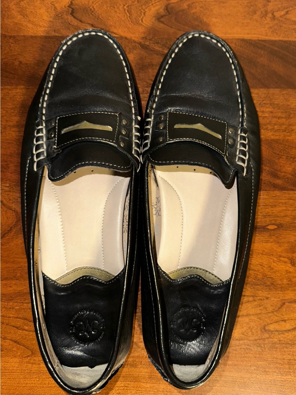 Johnston & Murphy Women’s Black Soft Leather slip-on loafer size 8
